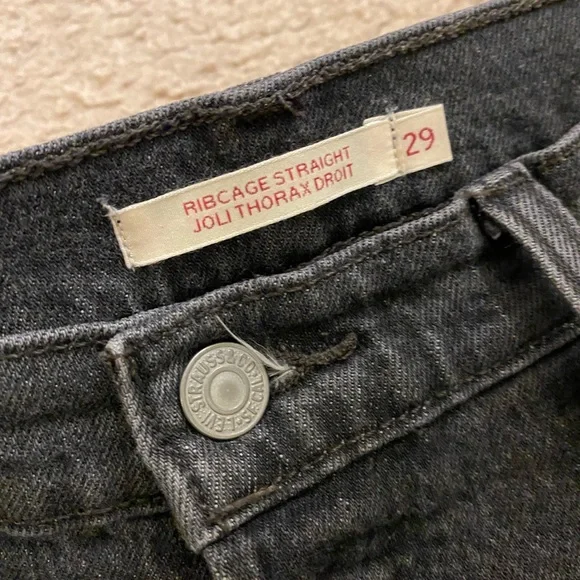 Levi’s Ribcage Straight - Picture 2 of 5
